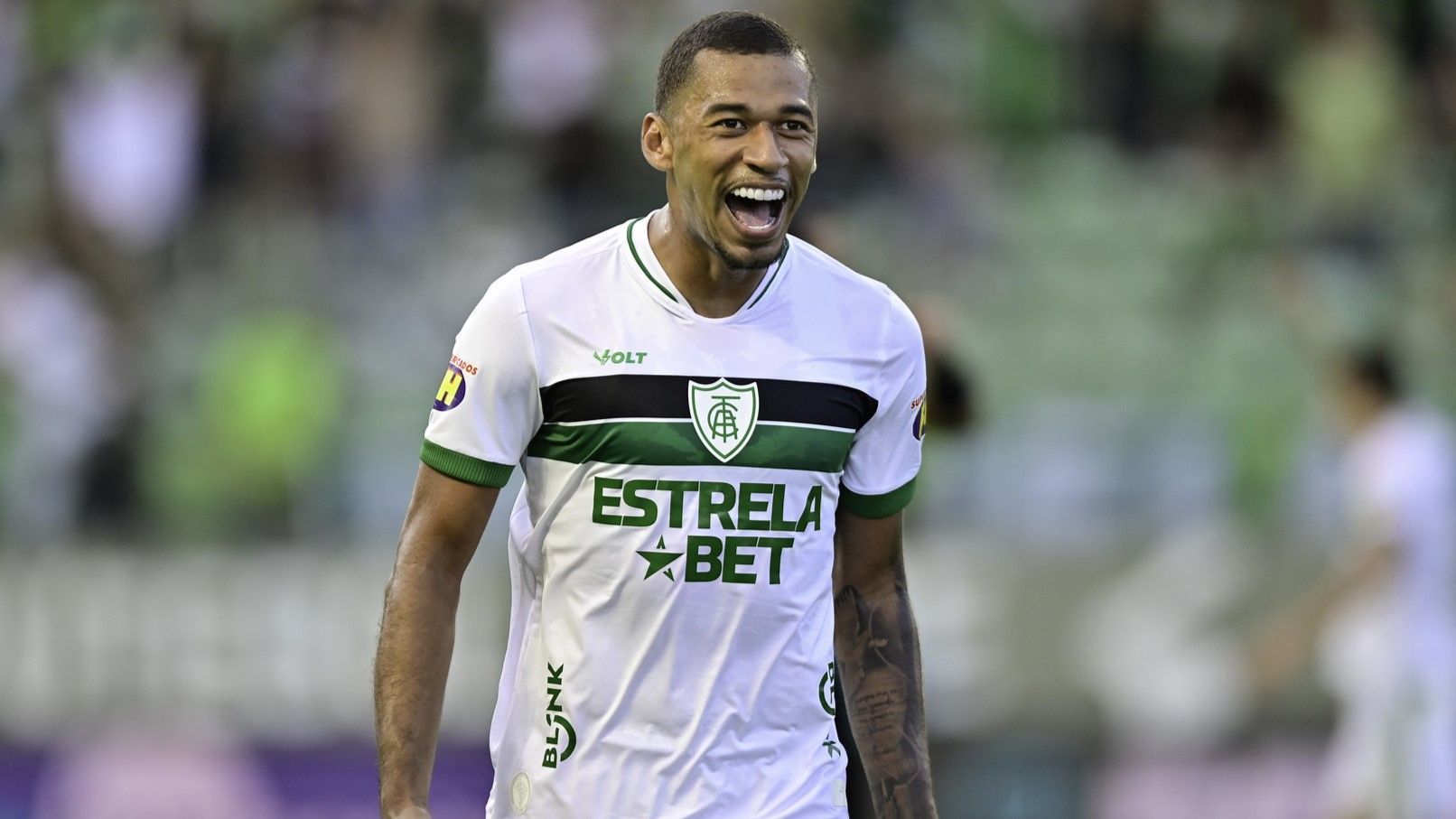 Fabinho brilha, América vence CRB de virada e retoma liderança da Série B