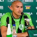 América rescinde contrato com o lateral Nino Paraíba, citado em esquema de apostas