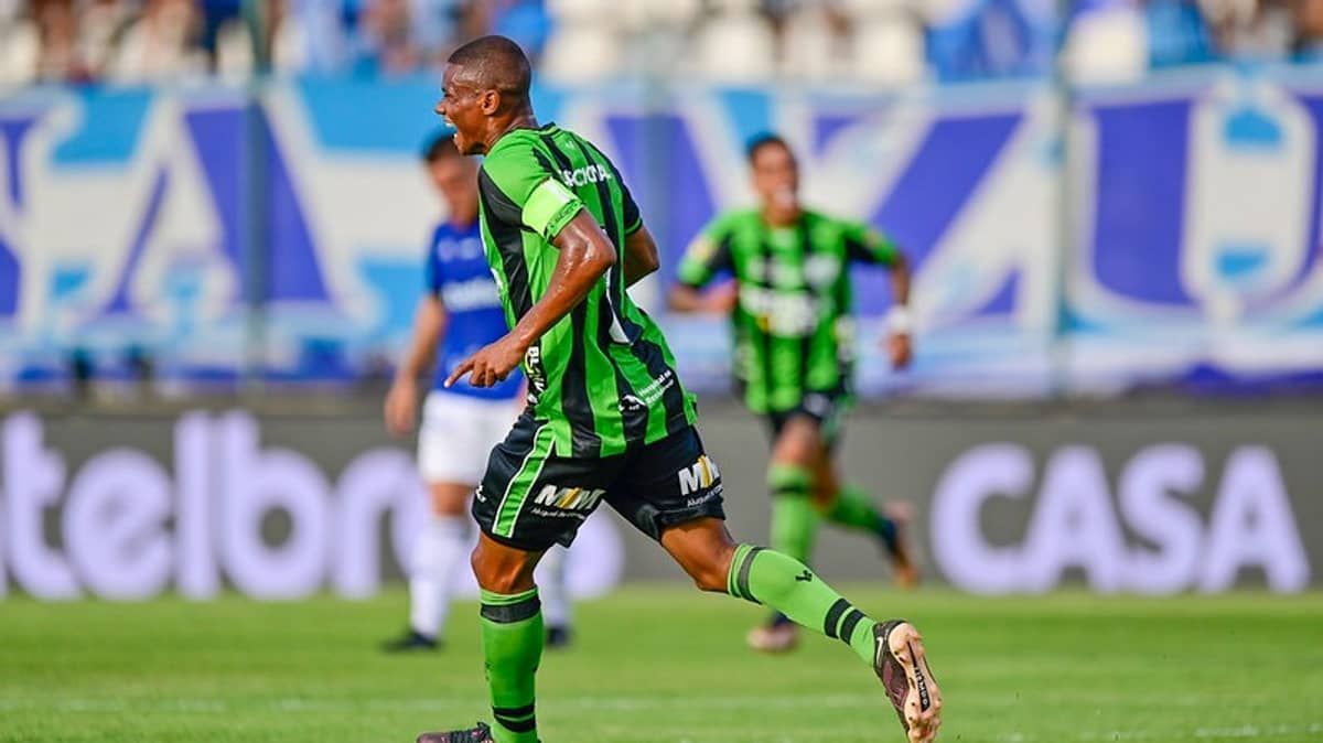 América derrota Cruzeiro na Arena do Jacaré e fica perto da final do Mineiro