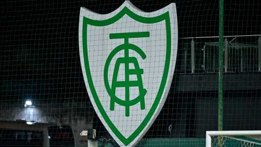 Escudo durante partida entre América e Botafogo, pela 27ª rodada do Campeonato Brasileiro da Série A