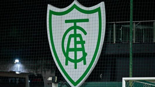 Escudo durante partida entre América e Botafogo, pela 27ª rodada do Campeonato Brasileiro da Série A