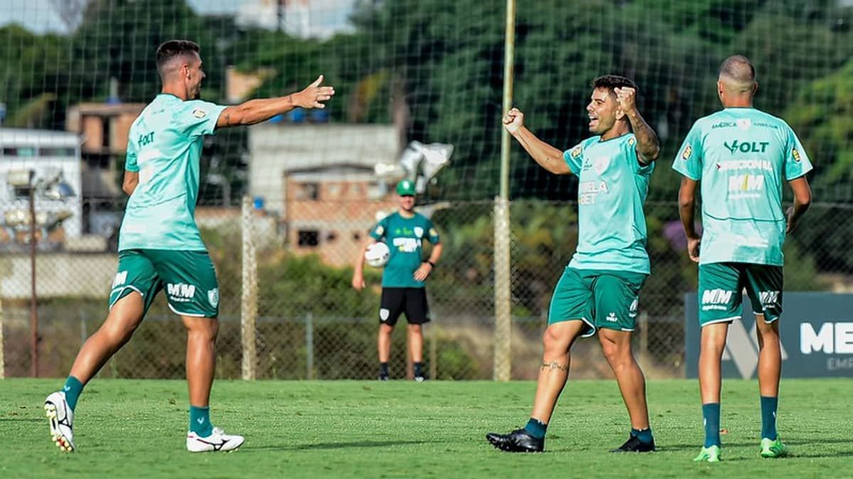 Em busca de vaga na semi, veja escalação do América para enfrentar o Ipatinga