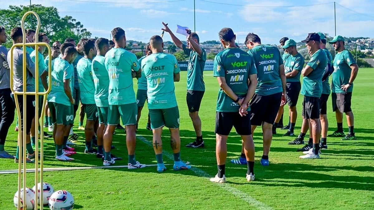 Com caras novas no elenco, América briga pelo título do Mineiro e encara torneio como prioridade