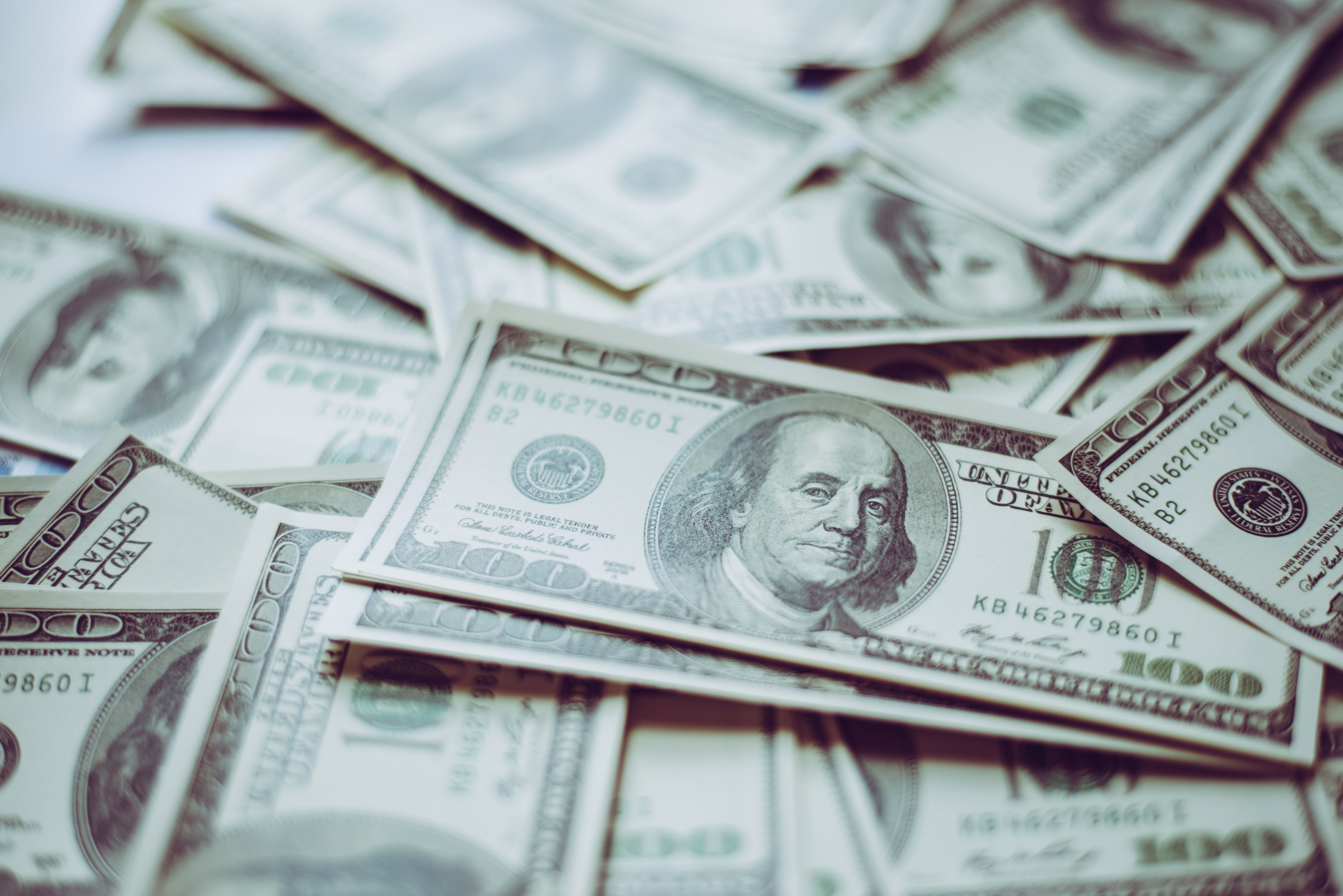 Em meio a expectativa por Caged e conversa entre Lula e Trump, dólar cai nesta segunda-feira (4)