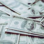 Dólar fecha estável com paralisação nos EUA causando apagão de dados