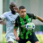 América é pouco efetivo, perde para o Goiás e se afunda no Brasileiro 