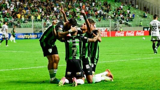América goleou o Colo-Colo nesta terça-feira (18) no Independência