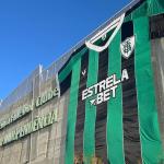 Novo uniforme: América expõe camisa gigante no Independência