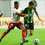 América perde de virada para o Inter e segue longe de deixar o Z4 do Brasileiro