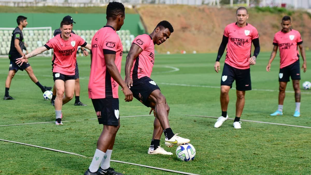 América aposta em 'trio de reforços' para remontada na reta final da Série A