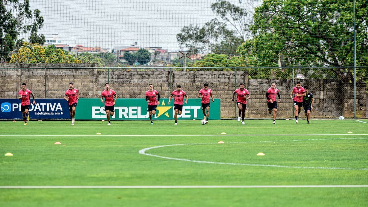América pode ter mais de ‘meio time’ de reforços para enfrentar o Cruzeiro