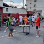 Torcedores do América jogam futmesa antes de clássico no Independência