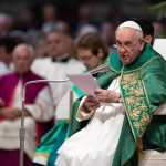 Papa Francisco corta salário e outros privilégios de cardeal ultraconservador