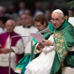Papa Francisco corta salário e outros privilégios de cardeal ultraconservador