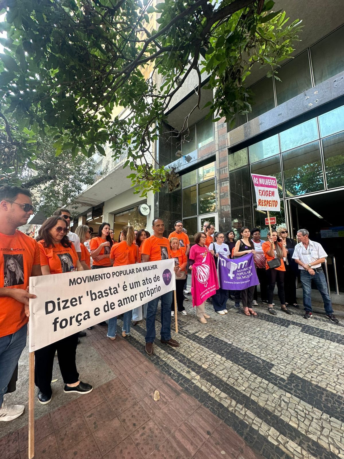 Família de mulher atirada de 8º andar pede prisão de acusado: ‘Nos causa medo’