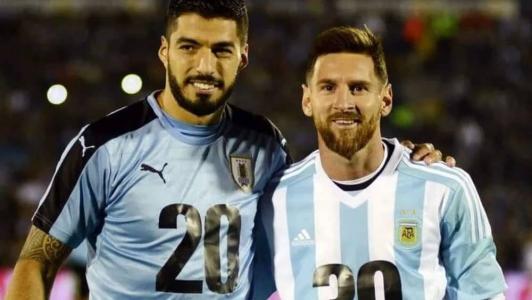 Amigos, jogadores se reencontram em campo após dois anos