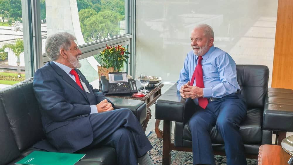 Lula não deve comparecer à posse de Milei, diz Celso Amorim