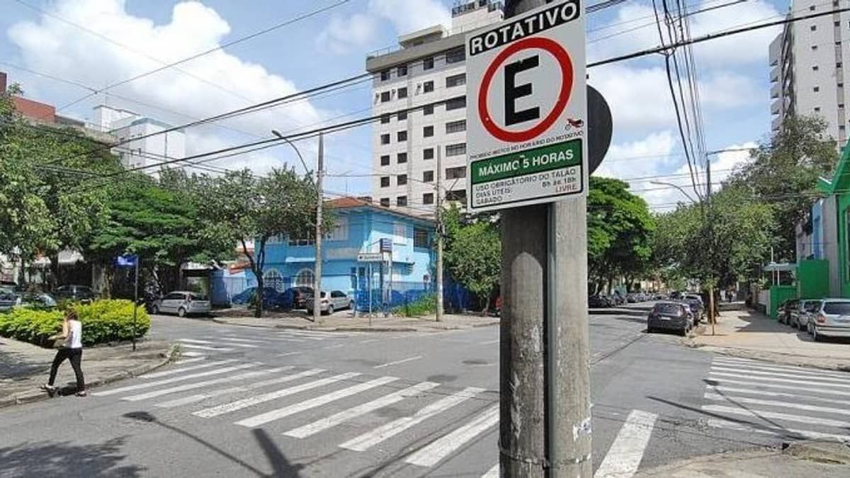 Belo Horizonte passa a ter 121 novas vagas de estacionamento rotativo nesta quinta-feira; veja os locais