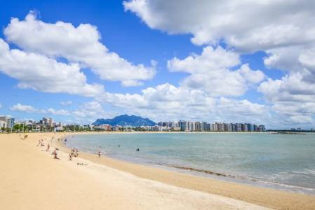 Praia de Camburi, na capital capixaba, é uma das interditadas no réveillon