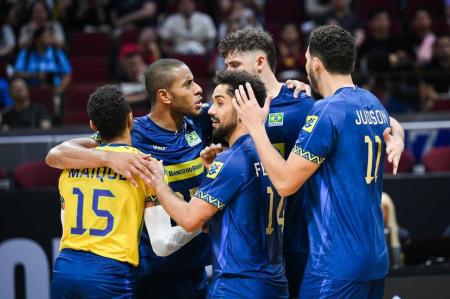 Jogadores da Seleção Brasileira durante partida do Mundial Masculino de Vôlei em 2025
