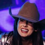 Ana Castela emociona ao cantar ‘Sinônimos’ em abertura de ‘Terra de Paixão’; ouça