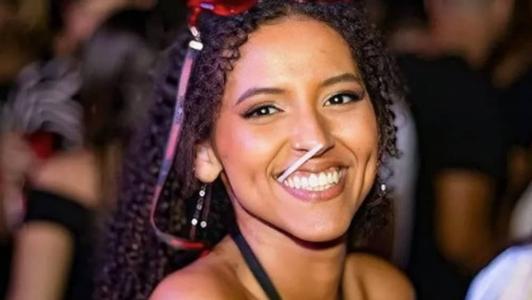 Ana Clara Benevides, de 23 anos, desmaiou no início da apresentação