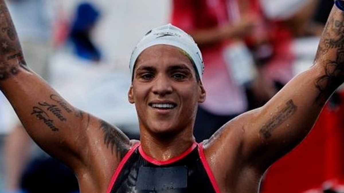 Ana Marcela Cunha conquista bronze no Mundial e se emociona: 'Vale ouro'