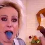 Ana Maria Braga viraliza ao aparecer com língua azul no 'Mais Você'