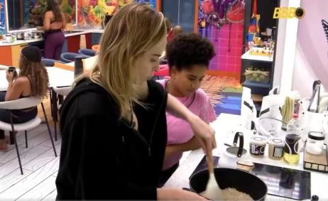 Ana Paula Renaut fazendo arroz no BBB 26