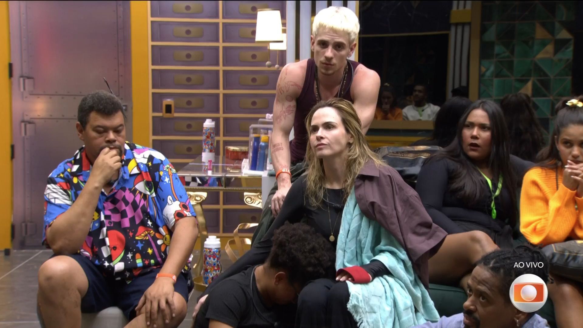 BBB 26: Milena tem crise de choro ao vivo e Tadeu Schmidt quebra protocolo