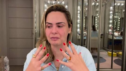 Ana Paula Renault chorou ao ter que reafirmar que não sabia que o namorado é casado