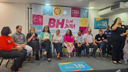 Marina Silva e Ana Paula Siqueira acompanham discurso de aliada em evento da Rede Sustentabilidade em BH