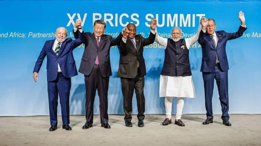 Análise: expansão dos Brics fortalece posição da China dentro e fora do bloco.