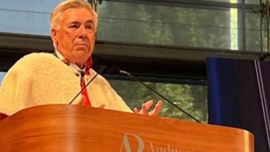 Ancelotti recebeu título de doutor honoris causa