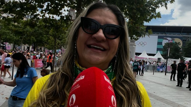 Paris 2024: sob olhar emocionado da mãe, Gabi Moreschi brilha e se torna 'xodó' no Brasil