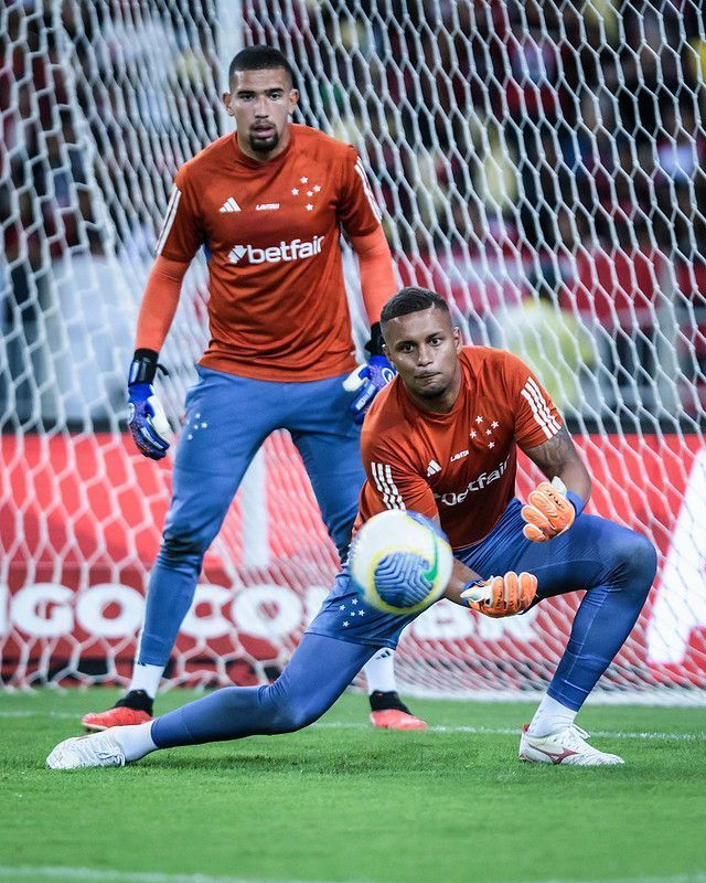 Goleiro do Cruzeiro critica atitude de jogadores do Flamengo e revela diálogo