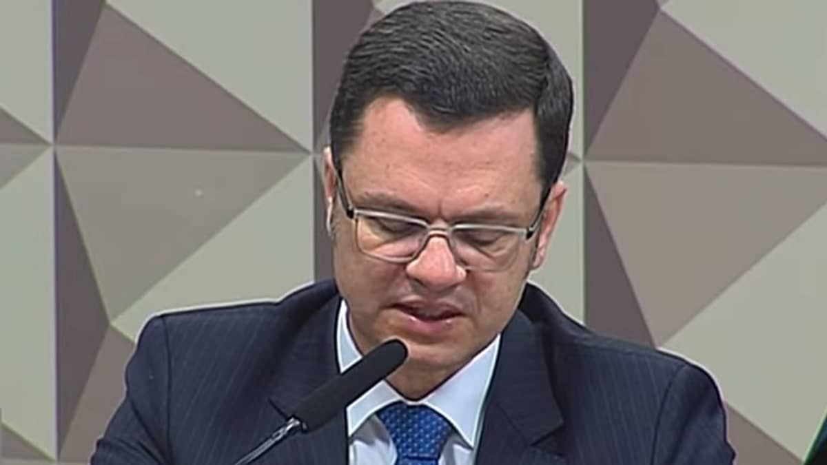 Torres diz que minuta do golpe era uma 'aberração jurídica' e 'não foi para o lixo por mero descuido' 