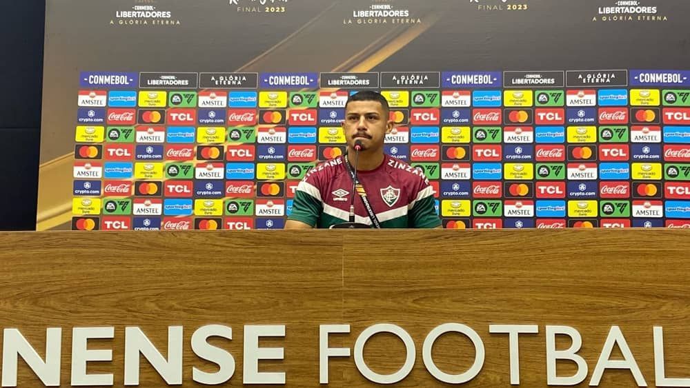 André relembra propostas para deixar o Fluminense e crava: 'Faria tudo de novo'