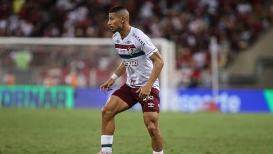 André, camisa 7 do Fluminense, durante o clássico com o Flamengo