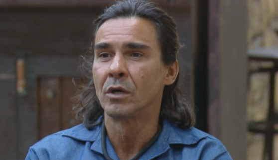 A Fazenda 15: André Gonçalves detalha período na prisão: 'violência o tempo todo'