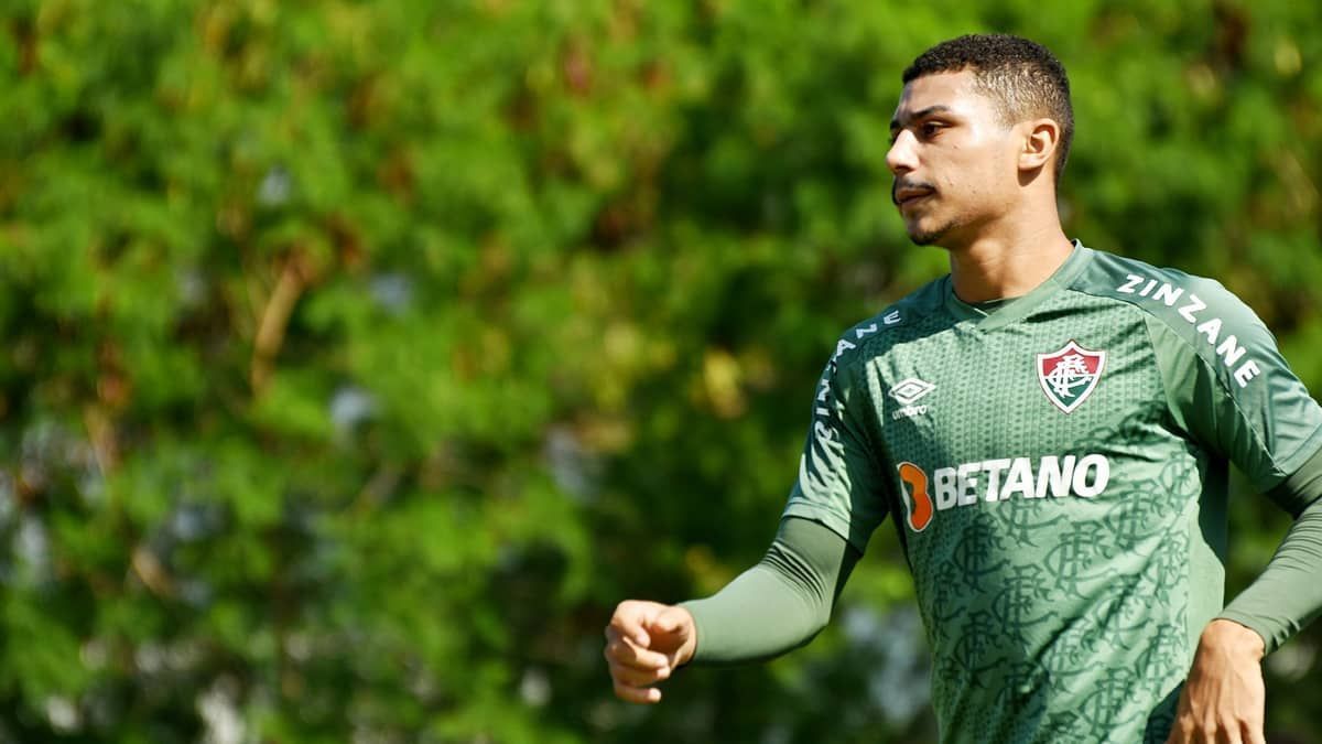 Cobiçado na Europa, André diz que fica no Fluminense até dezembro