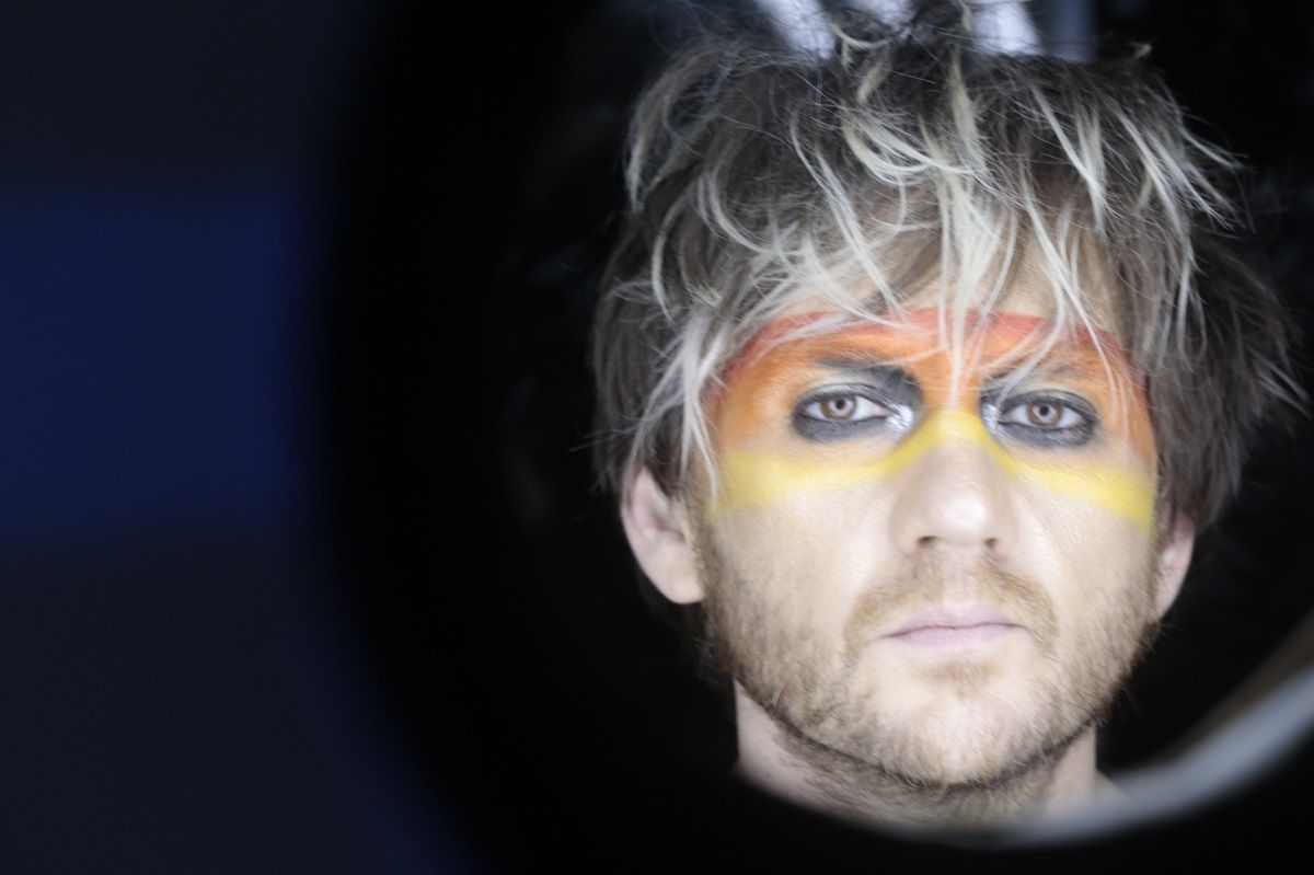 Vocalista da Legião Urbana volta a BH após um mês para homenagear David Bowie