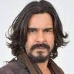 André Gonçalves é visto passeando com os filhos após problemas com pensão alimentícia 