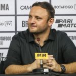 Diretor do Botafogo detalha negociação com Bruno Lage e 'contrato curto'