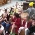 A Fazenda 15: Jenny preocupa peões após tombo feio; vídeo