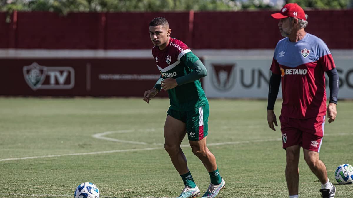 Diniz esboça time alternativo para jogo pela Copa Libertadores