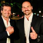 Eduardo Bolsonaro se reúne com parlamentar português que protestou contra ida de Lula ao país