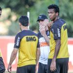 Ex-atacante revela mágoa por ter sido afastado no Atlético: 'Não fugi do hotel'
