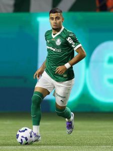 Andreas Pereira estreou pelo Palmeiras no último sábado (13), contra o Internacional