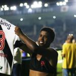 Com visto aprovado, Andrey fará mais dois jogos pelo Vasco